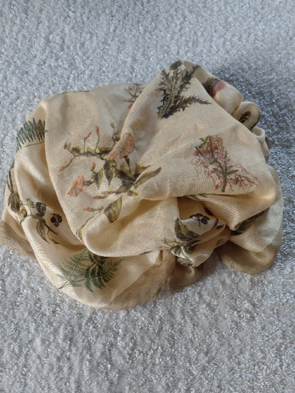 Duluth Trading Co Botanical Soft Scarf with Green and Cream Accents 28"x28" - Picture 8 of 9